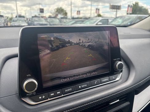 Used 2025 Nissan Rogue SV FWD image 25