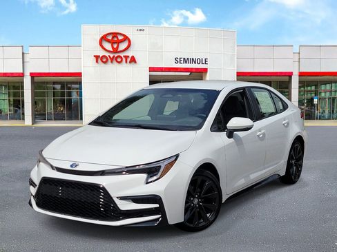 Used 2025 Toyota Corolla SE FWD image 1