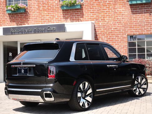 New 2026 Rolls-Royce Cullinan AWD/4WD image 2