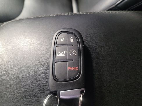 Used 2020 Jeep Cherokee Limited image 32