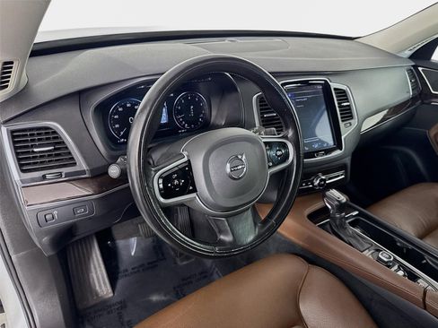 Used 2019 Volvo XC90 T6 Momentum AWD/4WD image 9