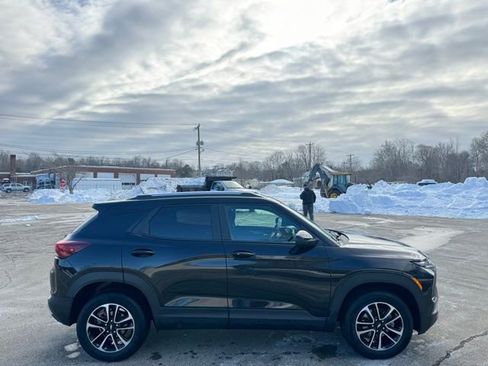 Used 2025 Chevrolet TrailBlazer LT image 4