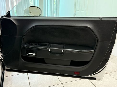 Used 2014 Dodge Challenger SRT8 w/ Harman/Kardon Audio Group image 19