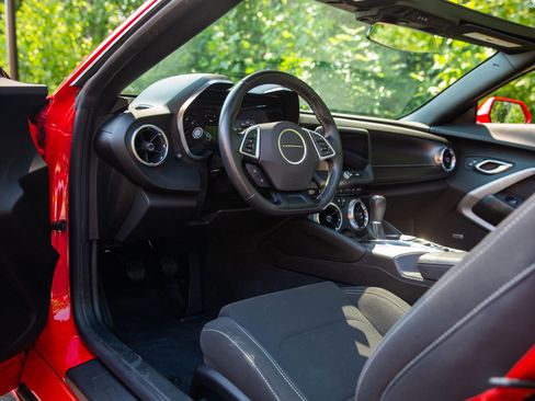 Used 2020 Chevrolet Camaro LT w/ Technology Package RWD image 40