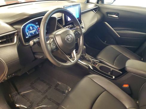 Used 2023 Toyota Corolla Cross XLE w/ Convenience Package image 16