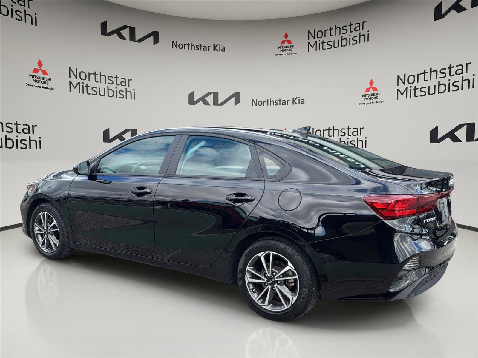 Used 2023 Kia Forte LXS FWD image 3