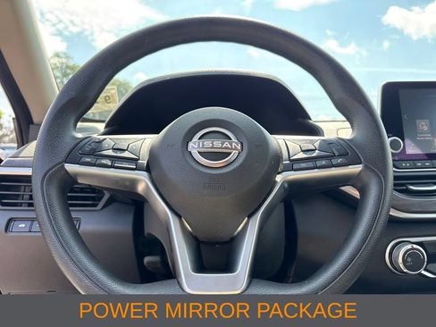 Used 2025 Nissan Altima 2.5 SV FWD image 10