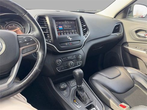 Used 2020 Jeep Cherokee Latitude Plus w/ Cold Weather Group image 15