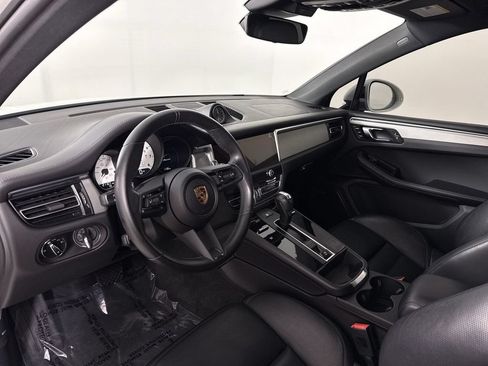 Certified 2024 Porsche Macan w/ Premium Plus Package AWD/4WD image 4