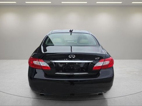 Used 2011 INFINITI M37 w/ Premium Pkg RWD image 4