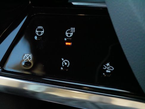 Certified 2025 Cadillac Escalade Luxury w/ LPO, Floor Liner Package image 26