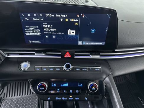 Used 2025 Hyundai Elantra Limited FWD image 13