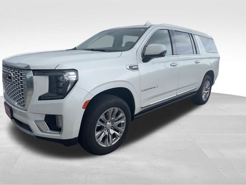 Used 2023 GMC Yukon XL Denali w/ Max Trailering Package AWD/4WD image 4