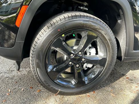 New 2025 Jeep Grand Cherokee Limited w/ Black Appearance Package image 24