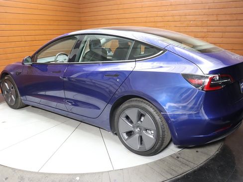 Used 2022 Tesla Model 3 Standard Range image 10