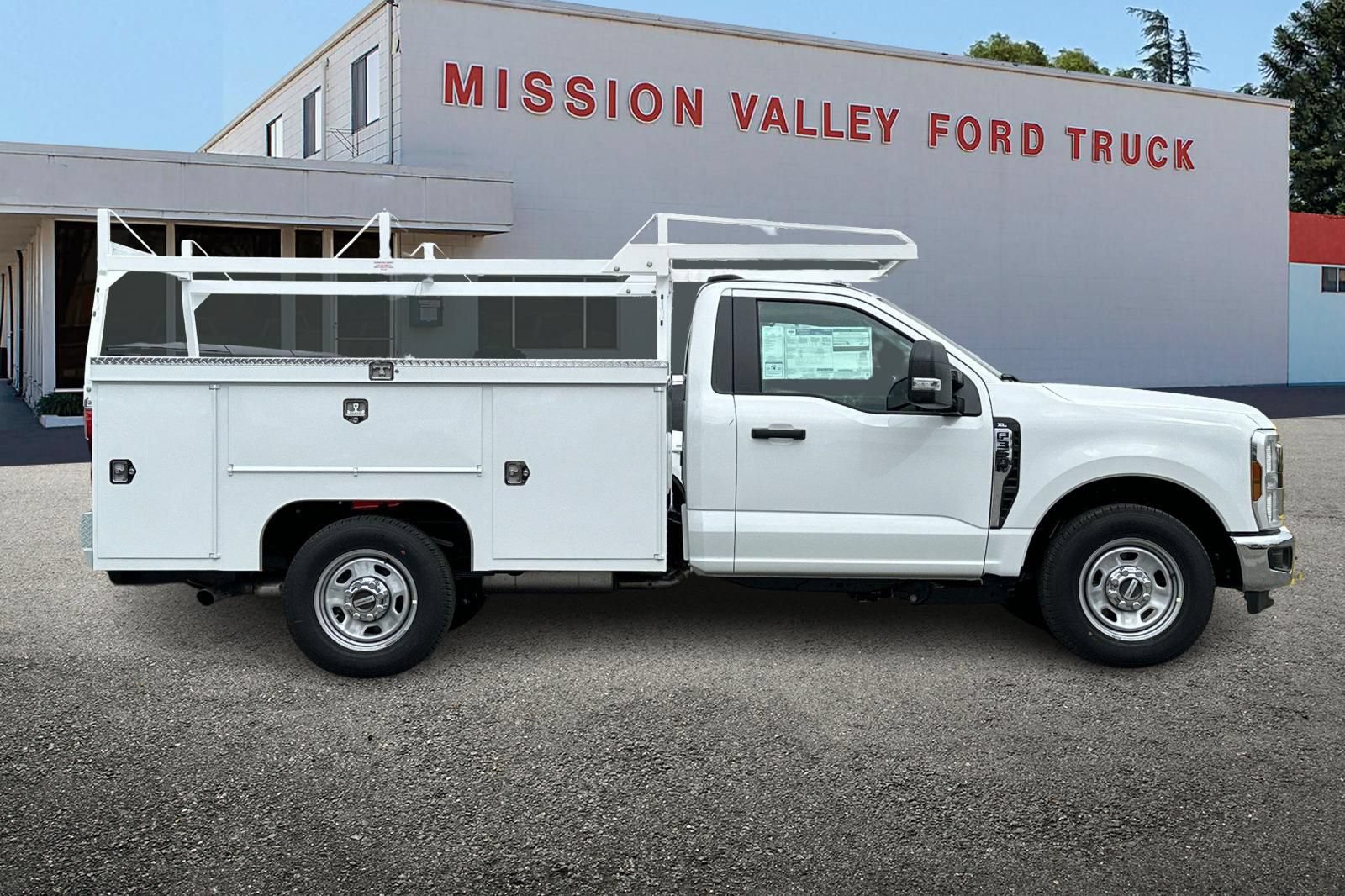 New 2025 Ford F350 XL w/ XL Chrome Package RWD image 3