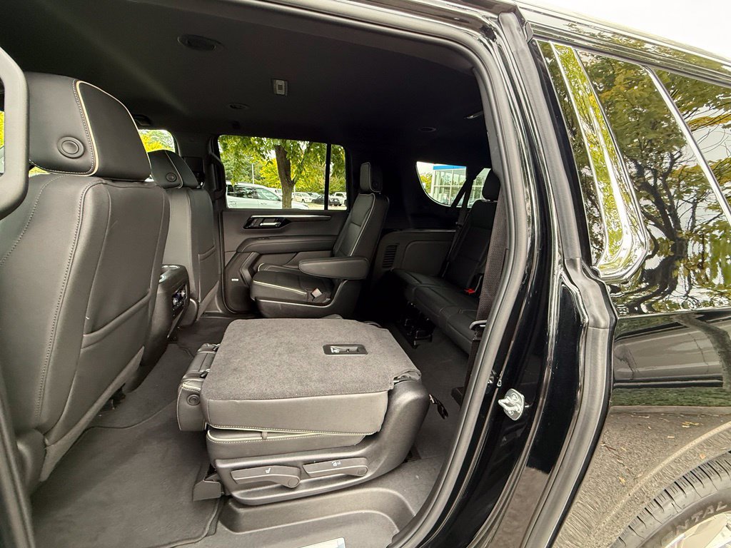 Used 2026 Chevrolet Suburban Premier AWD/4WD image 13