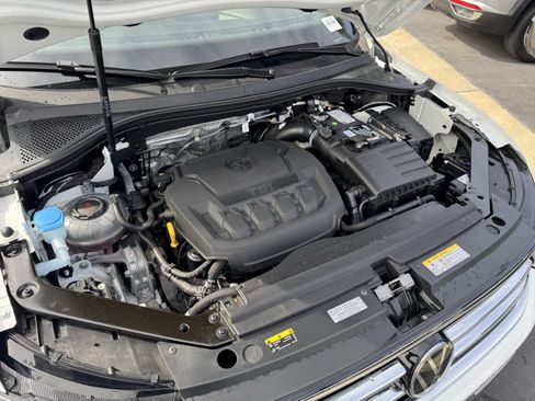 Used 2024 Volkswagen Tiguan SE w/ Panoramic Sunroof Package image 36