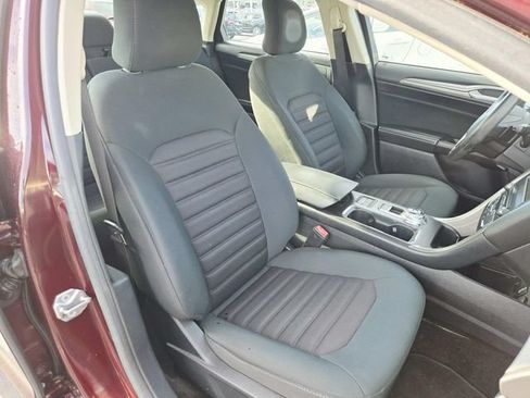 Used 2018 Ford Fusion SE w/ Fusion SE Technology Package FWD image 12