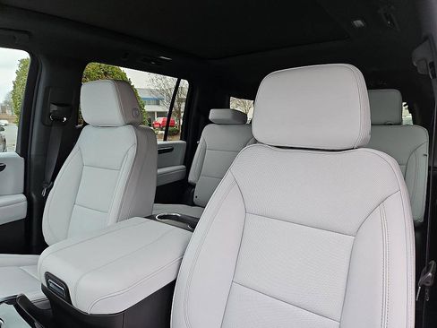 New 2026 Chevrolet Suburban Premier image 16