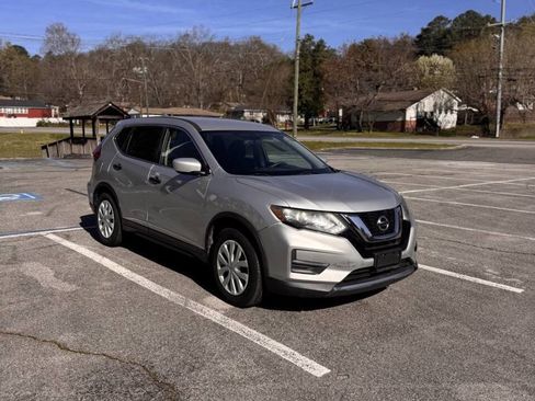 Used 2017 Nissan Rogue S w/ S Family Package FWD image 8