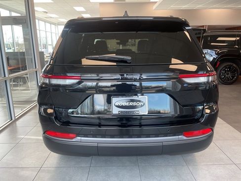 New 2026 Jeep Grand Cherokee Altitude image 3