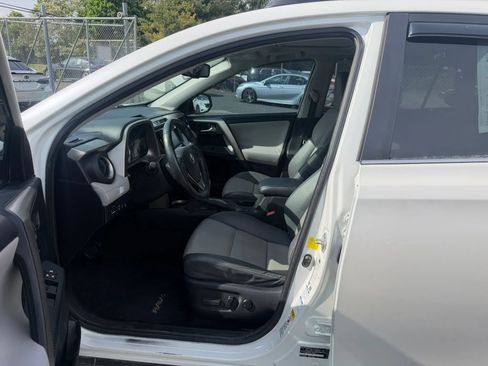 Used 2014 Toyota RAV4 Limited w/ Technology Package AWD/4WD image 18