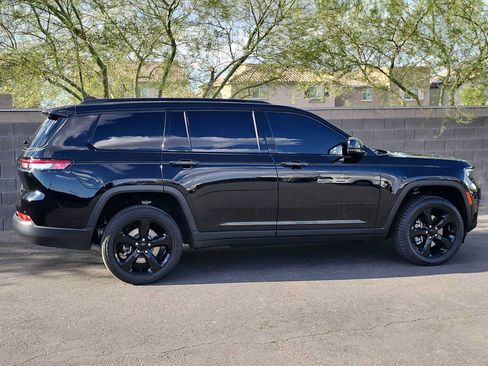 Used 2023 Jeep Grand Cherokee L Laredo RWD image 9