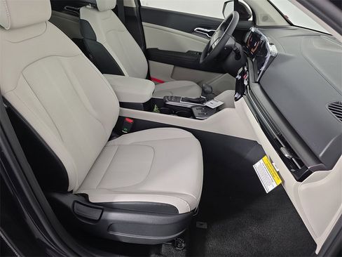 New 2026 Kia Sportage EX image 42