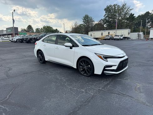 Used 2024 Toyota Corolla SE image 4