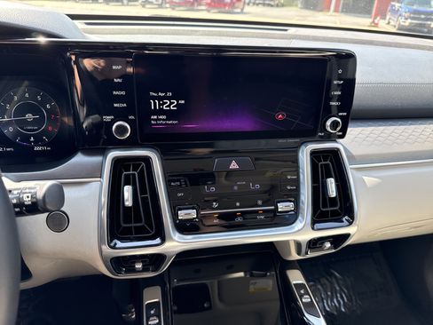 Certified 2023 Kia Sorento SX AWD/4WD image 29
