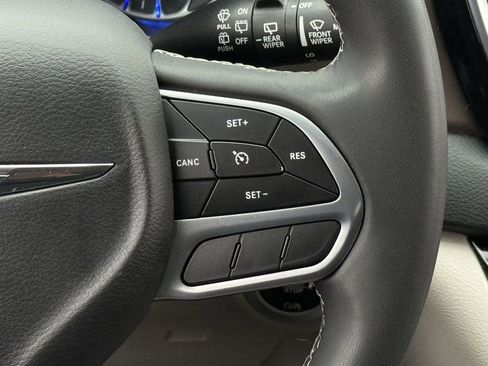 Used 2023 Chrysler Voyager LX FWD image 13