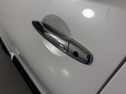 Used 2023 Nissan Armada SV image 12