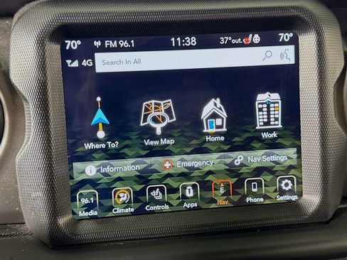 Used 2023 Jeep Wrangler Unlimited w/ Sun & Screen Package image 27