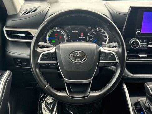 Used 2023 Toyota Highlander LE image 14