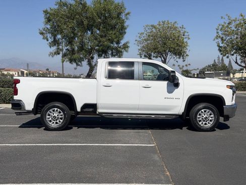 Used 2021 Chevrolet Silverado 2500 LT w/ Convenience Package RWD image 2