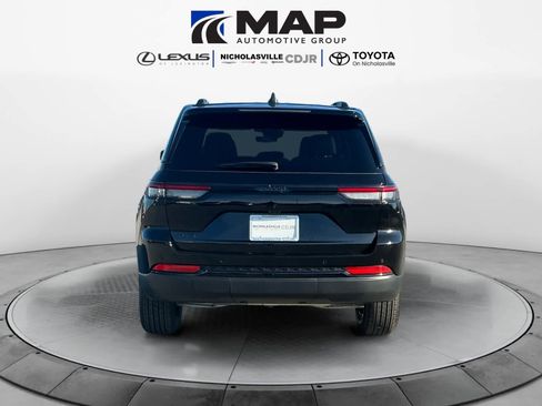 New 2025 Jeep Grand Cherokee Laredo image 5