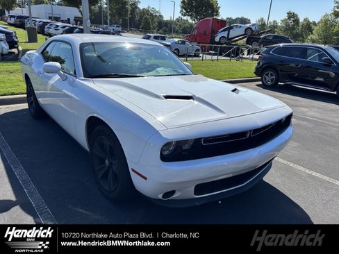 Used 2020 Dodge Challenger SXT RWD image 1