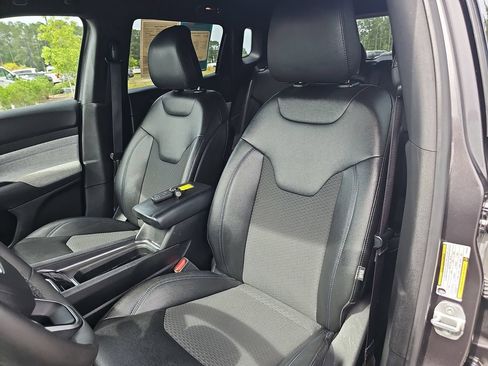 Used 2024 Jeep Compass Latitude AWD/4WD image 19
