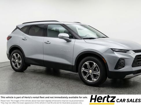 Used 2025 Chevrolet Blazer LT image 1