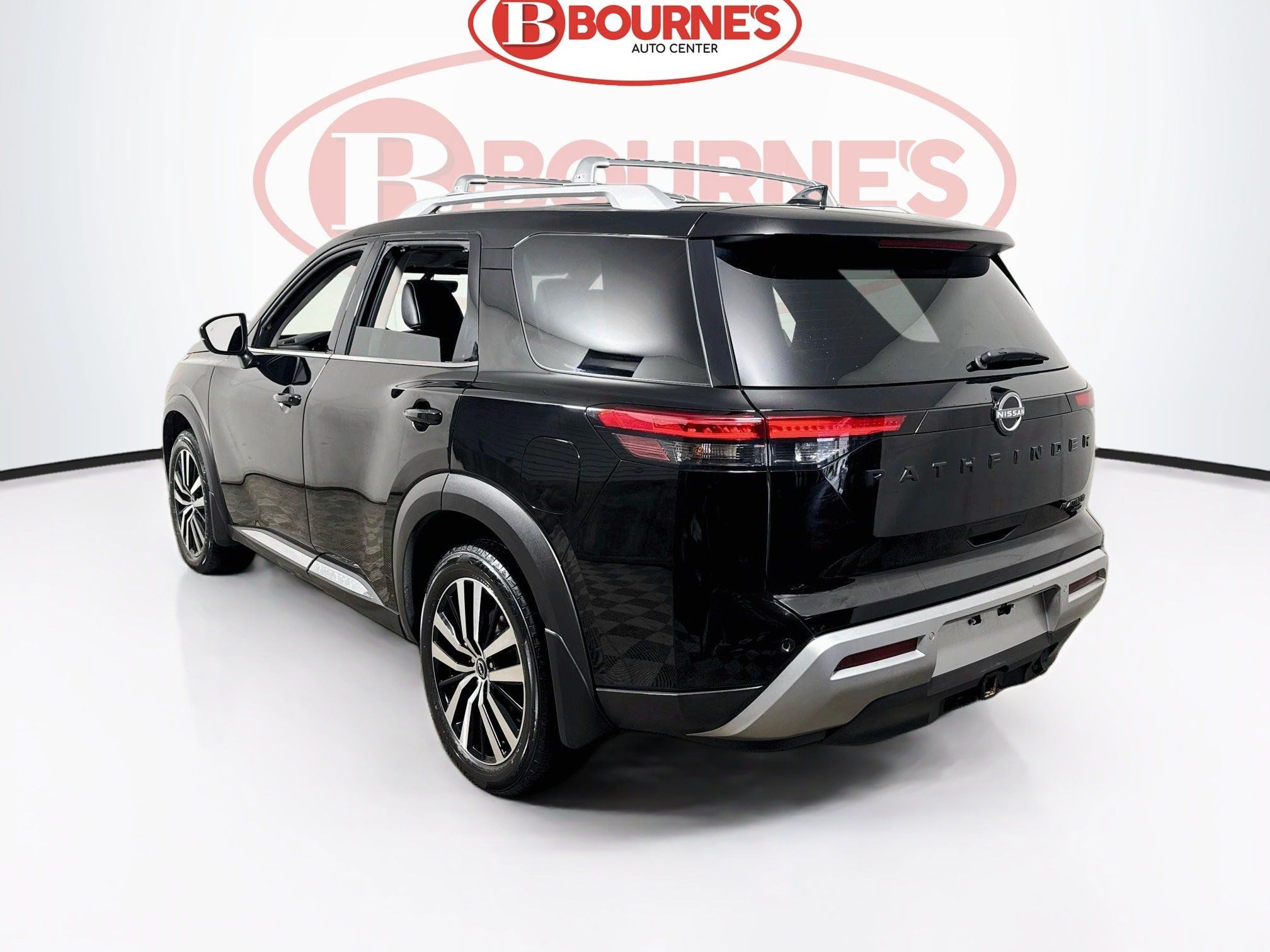 Used 2024 Nissan Pathfinder Platinum AWD/4WD image 9