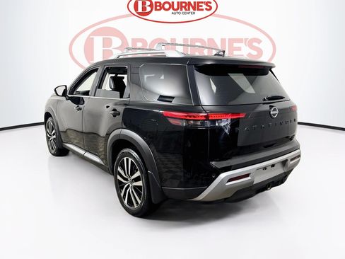 Used 2024 Nissan Pathfinder Platinum AWD/4WD image 9
