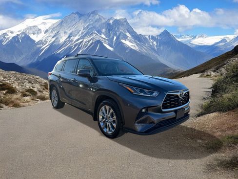 Used 2022 Toyota Highlander Limited image 7