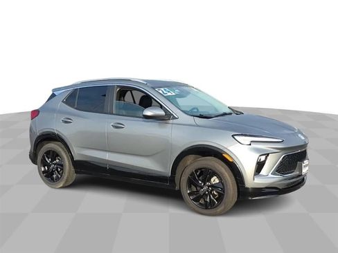 Used 2024 Buick Encore GX Sport Touring image 2