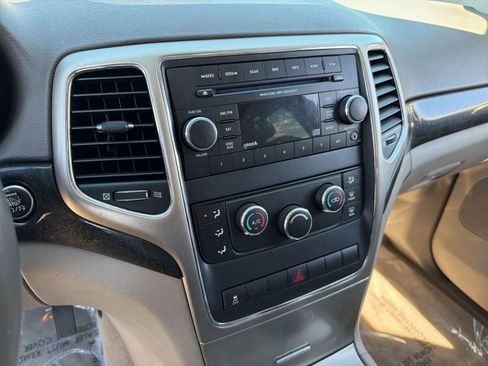 Used 2012 Jeep Grand Cherokee Laredo w/ Laredo E Group image 24