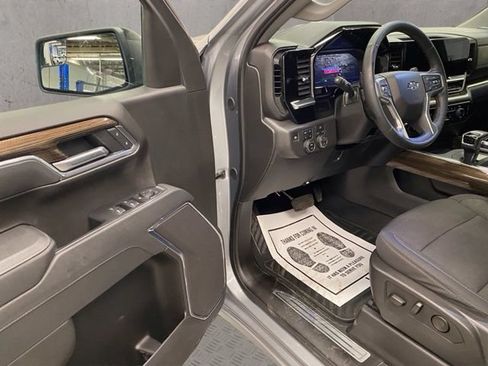 Used 2025 Chevrolet Silverado 1500 LT Trail Boss w/ LPO, Dark Essentials Package AWD/4WD image 19