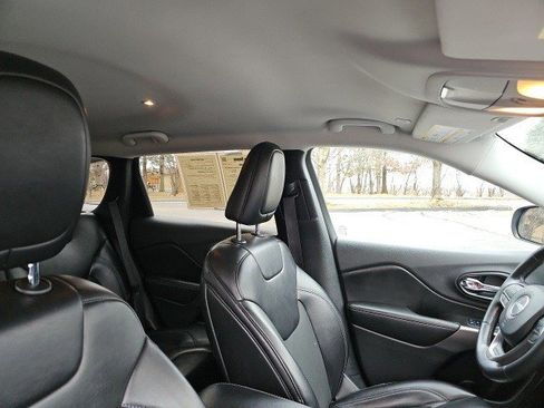 Used 2019 Jeep Cherokee Latitude Plus w/ Cold Weather Group image 13