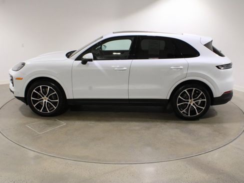Used 2024 Porsche Cayenne image 2