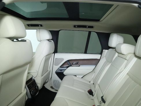 Used 2025 Land Rover Range Rover SE AWD/4WD image 19