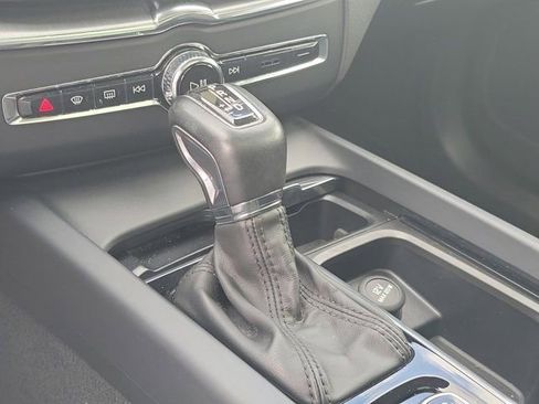 Used 2019 Volvo XC60 T6 Momentum w/ Multimedia Package image 37